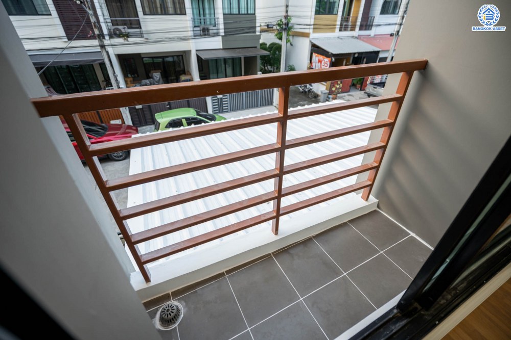 บ้านมือสองตกแต่งใหม่ โครงการ ซิกเนเจอร์ กัลปพฤกษ์ เนื้อที่ 17.10 ตร.ว. ฟังก์ชัน 3 ห้องนอน 3 ห้องน้ำ 2 ที่จอดรถ บ้านสูง 3 ชั้น ภายในกว้าง พื้นที่ใช้สอยเยอะ บนทำเลเดินทางสะดวก ติดถนนกัลปพฤกษ์ เชื่อมต่อกาญจนาภิเษก ใกล้รถไฟฟ้าสายสีน้ำเงิน "สถานีหลักสอง"...